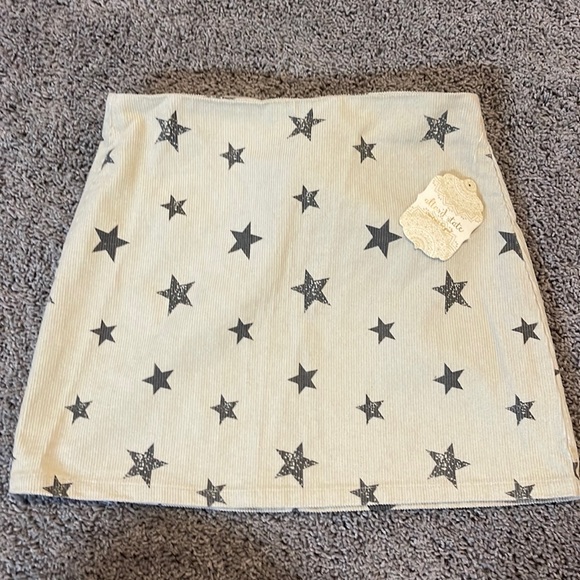 Altar’s state skirt size small - Picture 1 of 2